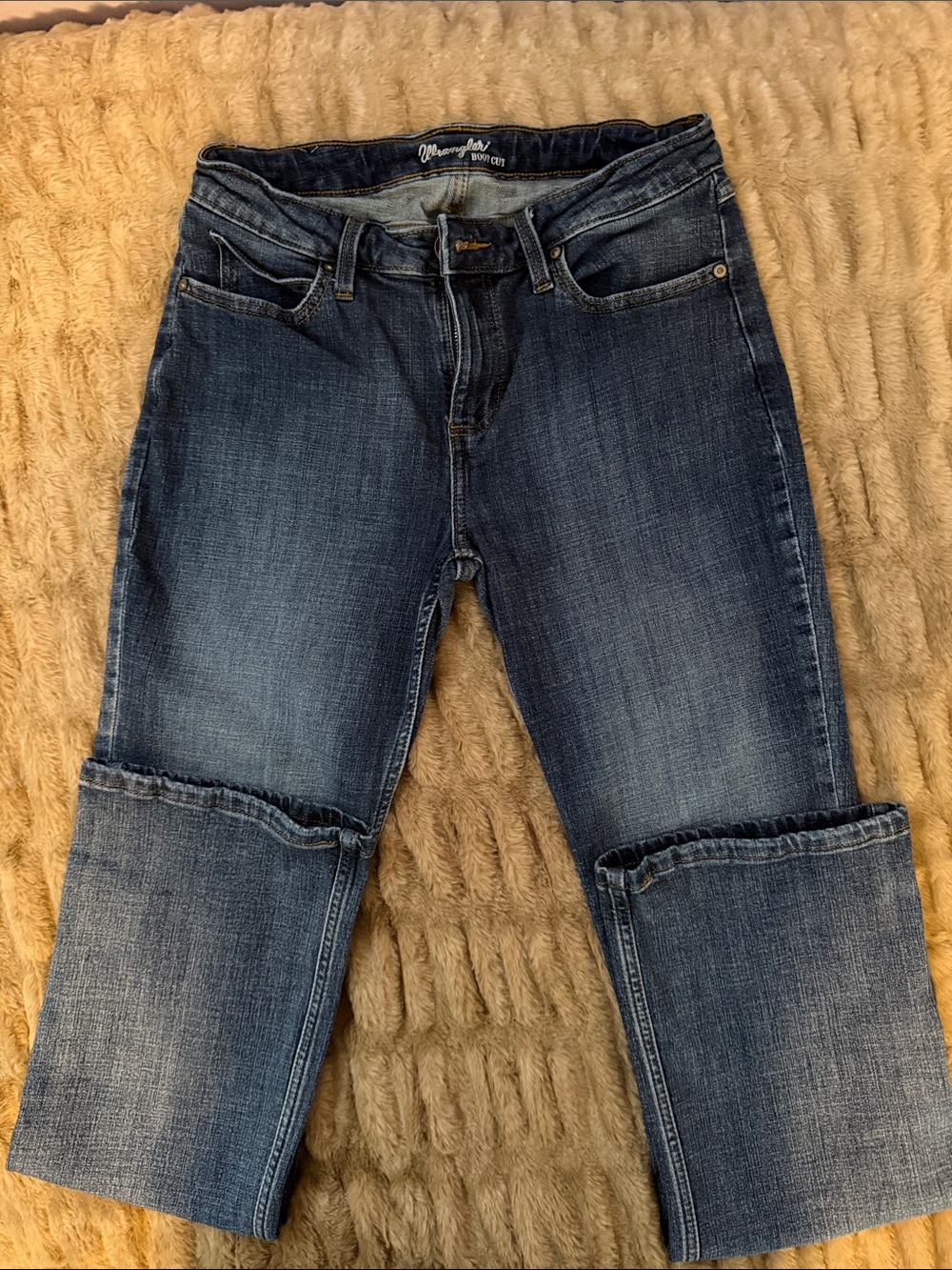 Wrangler Women's Blue Cropped Straight-Leg Jeans with Cuffed Hem